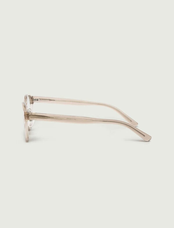 Lunette avec monture translucide signée Oliver Peoples